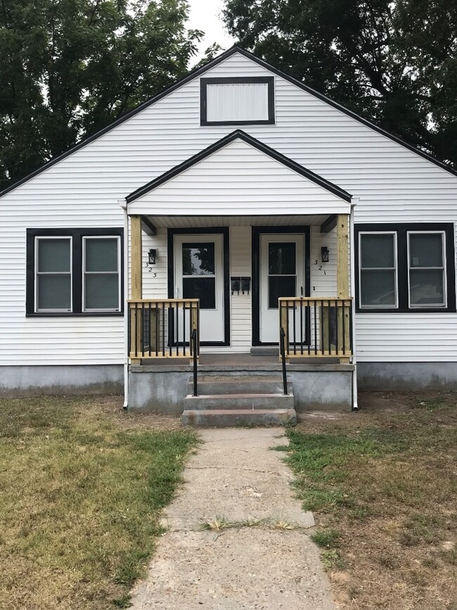 Building Photo - 323 E Kathleen St