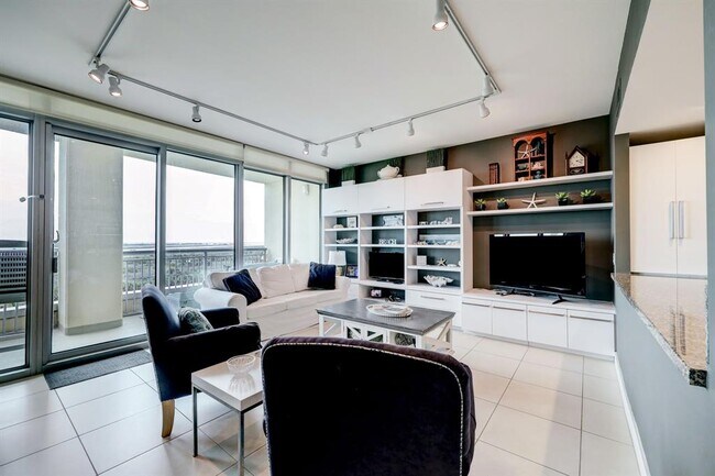 Primary Photo - 801 E Beach Dr