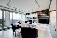 Building Photo - 801 E Beach Dr