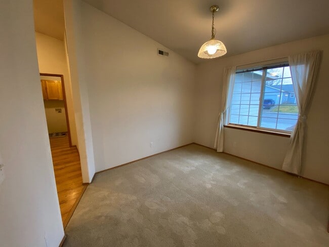 Building Photo - 8807 W Bonnie Ave