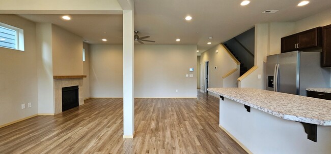 Building Photo - Spacious Bremerton Two-Story