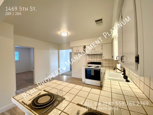 Building Photo - $1,895 Bullard & Sunnyside, Charming 2 Bed...