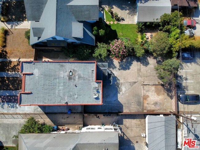 Building Photo - 2309 S Budlong Ave