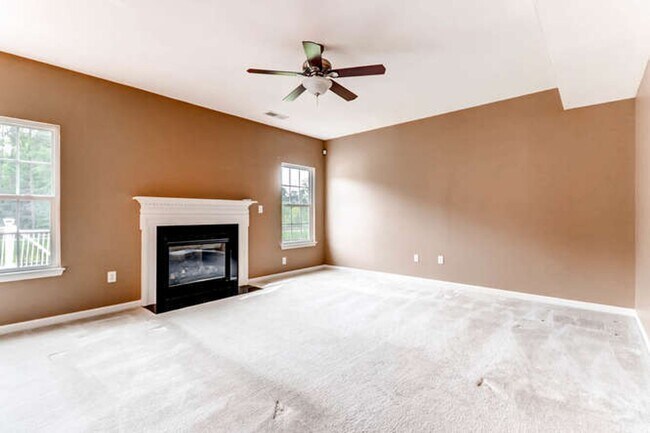 Building Photo - Large Single Family Home Near APG!
