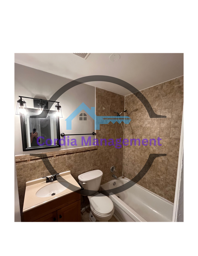 Building Photo - ALL ELECTRIC 3 BR 1.5 Bath Home in College...