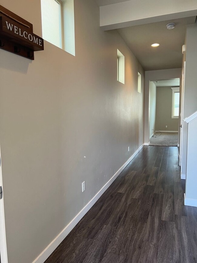 Building Photo - Beautiful 4 bed 2.5 bath Blackrock home in the Verado Subd just off N Locust Grove and Ustick Rd