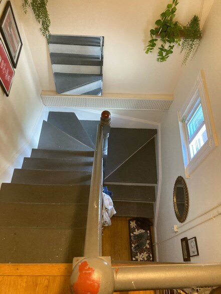 Building Photo - 386 Highland Ave