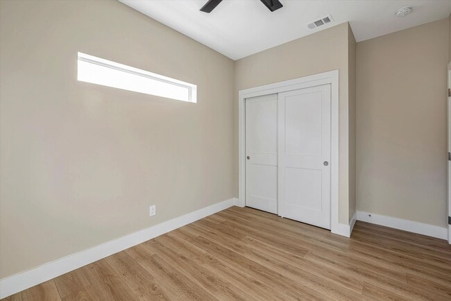 Building Photo - NEWER 2 BED, 1 BATH HOME WITH HUGE YARD AND ENCLOSED DRIVEWAY