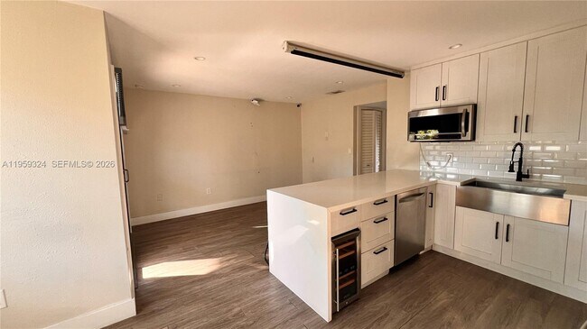 Building Photo - 3538 SW 17th St