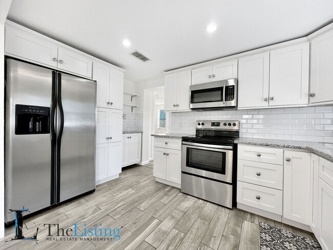 Building Photo - 1716 W Nassau St