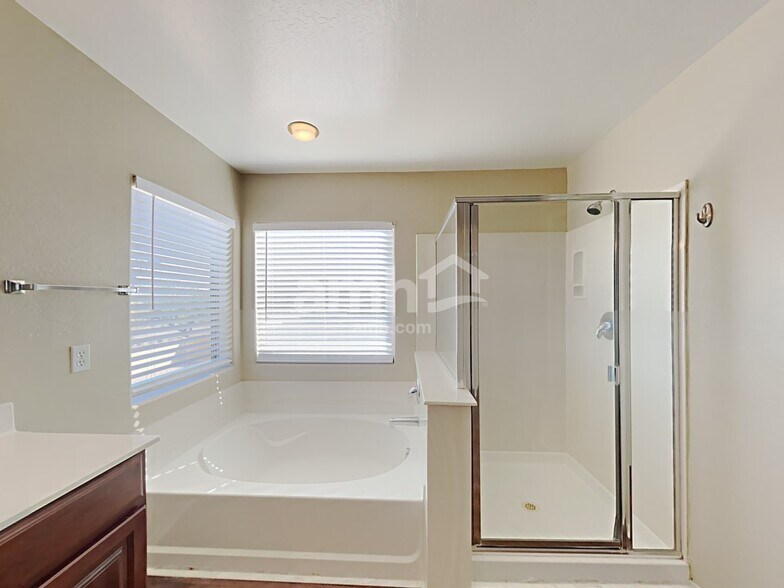 Building Photo - 1517 S 115th Dr