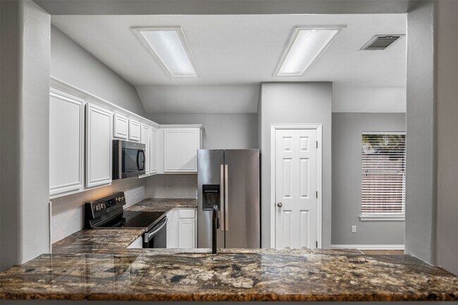 Building Photo - 20431 Fairfield Park Way