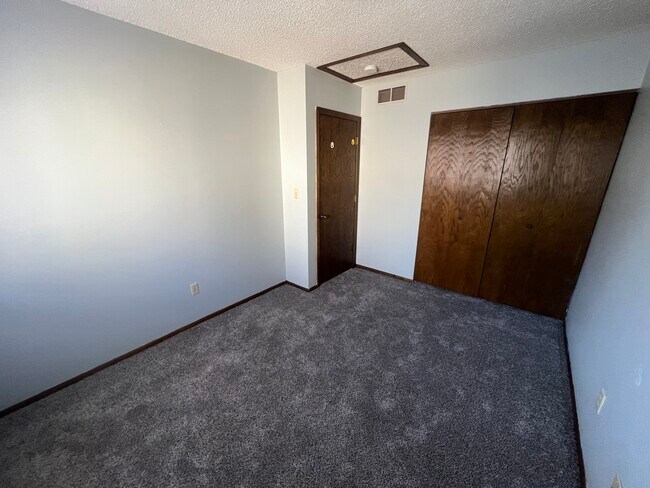 Building Photo - 215 Elton Hills Dr NW