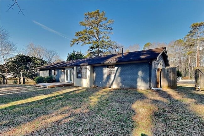 Building Photo - 4656 Lincoln Way SW