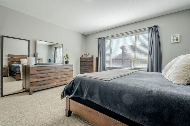 Building Photo - 9935 E Thornbush Ave