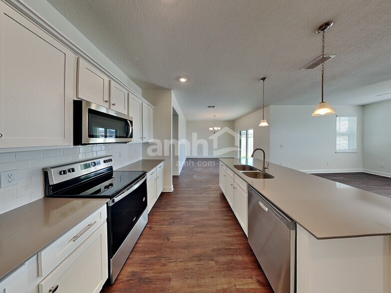 Building Photo - 1289 Sky Lks Dr