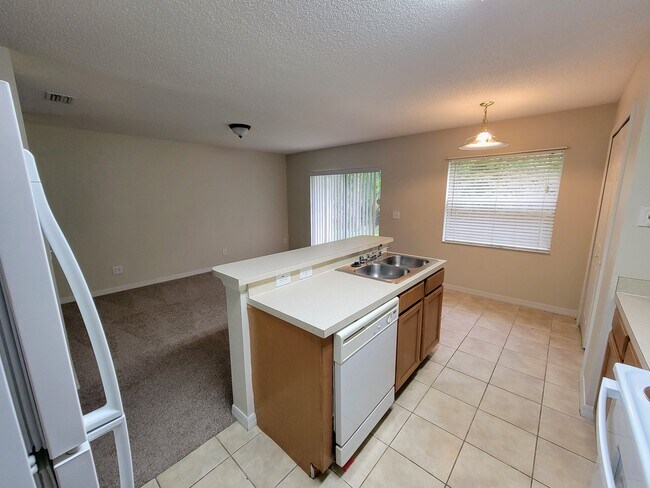 Building Photo - Winding River