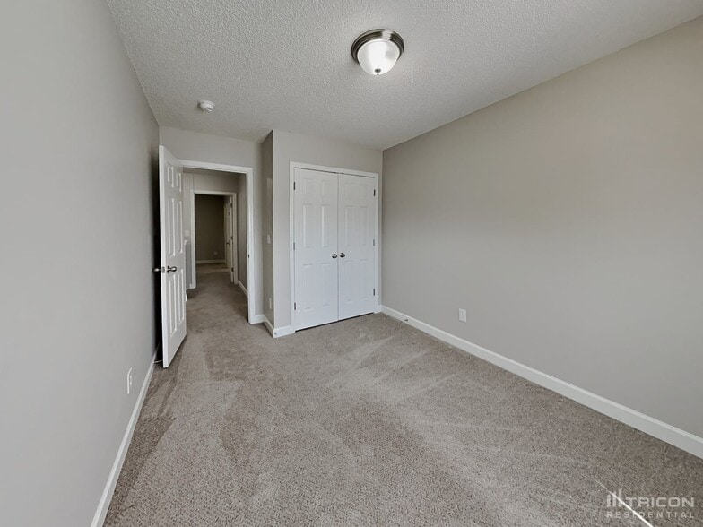 Building Photo - 3936 Far West Dr