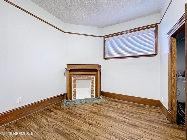 Building Photo - 138 E Duval St