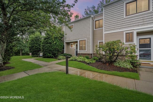 Building Photo - 8 Fern Ct