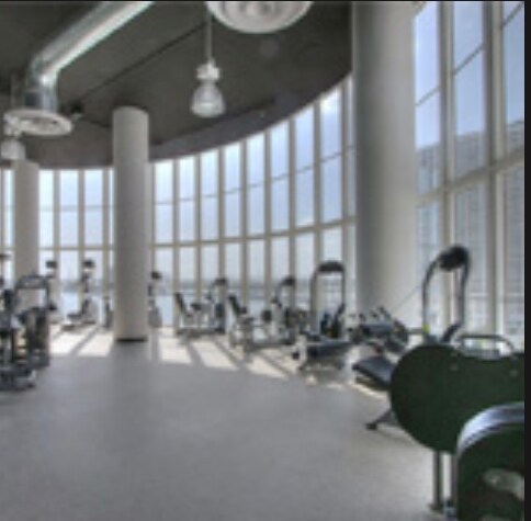 Building Photo - 1800 N Bayshore Dr