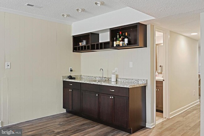 Building Photo - 2918 Glenvale Dr