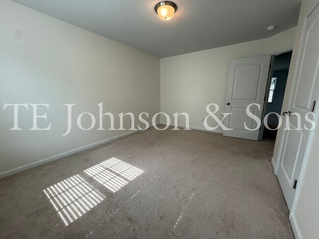 Building Photo - 2925 Grassy Knoll Cir