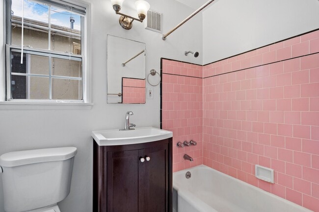 Building Photo - 1724 Abbot Kinney Blvd