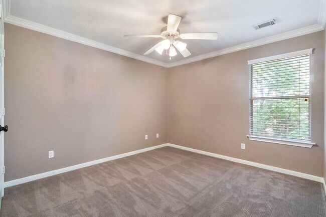 Building Photo - 7 Bellisima Ct