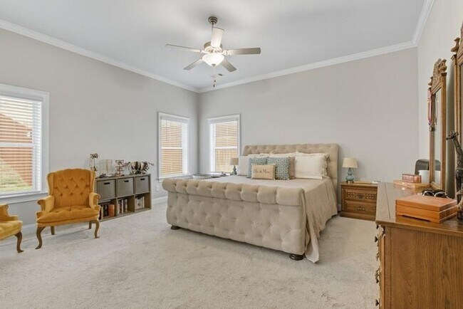 Building Photo - Exceptional Home in Donahue Ridge!