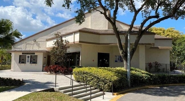 Building Photo - 2900 NW 42nd Ave