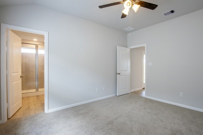 Building Photo - 876 Kickapoo Ln