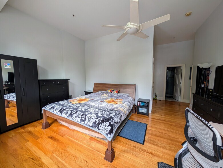 MasterBed - 87 Franklin St