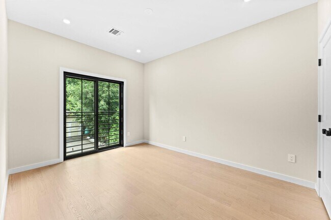 Building Photo - 165 Jefferson Ave