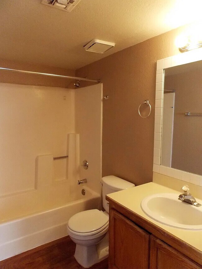 Building Photo - 28th Street #2