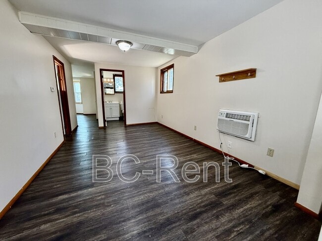 Building Photo - 526 Adams St