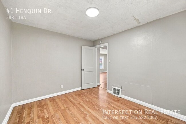 Building Photo - 41 Henquin Dr