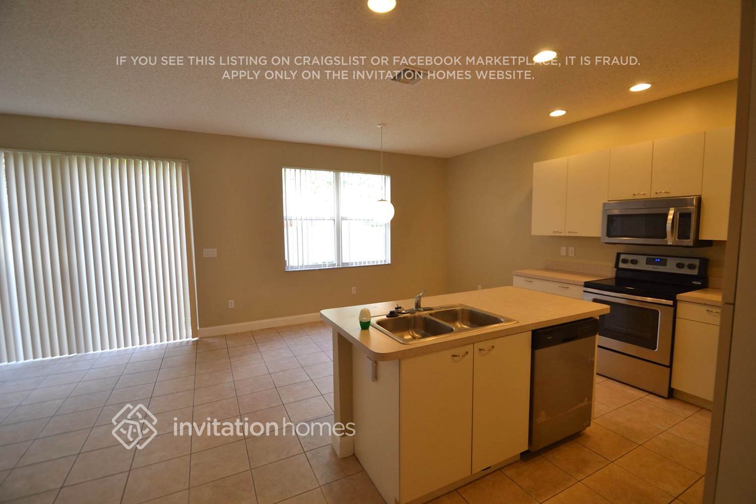 Building Photo - 15808 SW 48th Manor
