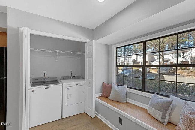 Building Photo - 7706 Falcon Rest Cir