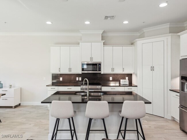 Building Photo - 6509 Dominica Dr