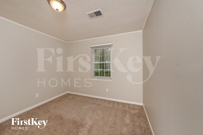 Building Photo - 1731 Tudor Dr