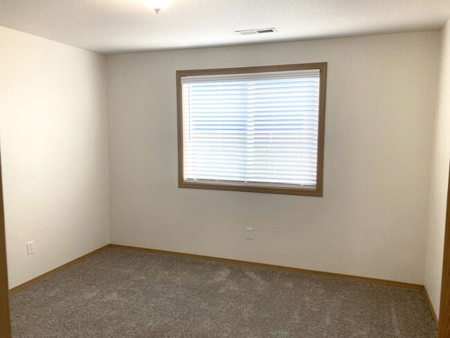 Building Photo - Ranch-Style Home With Gas Fireplace and Washer/Dryer Included! 1 Small Dog Welcome!