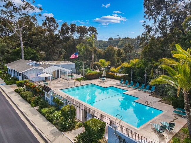 Building Photo - Coming Soon La Jolla UTC Renovated 3 bd /2 ba Townhome with Garage, Private Patio, + more!