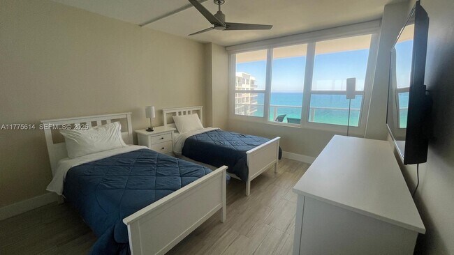 Building Photo - 3505 S Ocean Dr