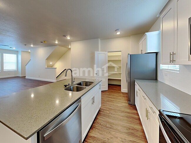 Building Photo - 6051 W Copperhawk Dr