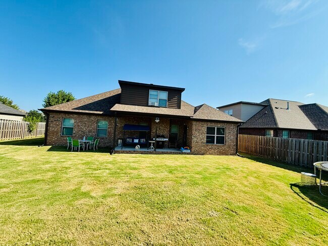 Building Photo - 2503 SW Tupelo Ave