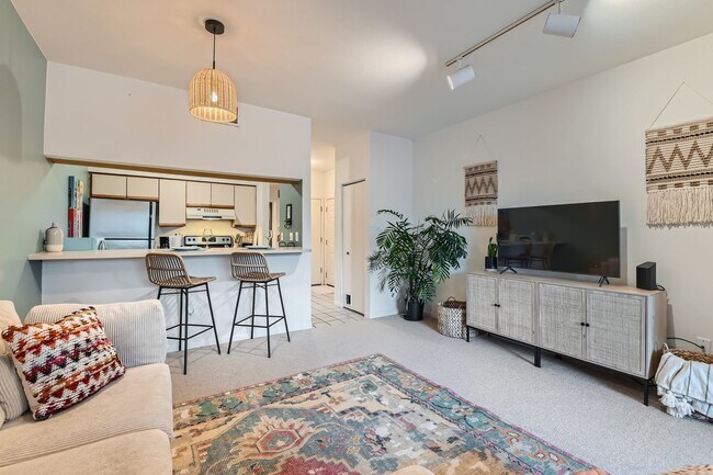 Building Photo - Urban Oasis: Cozy Furnished 1 BDR in Boulder