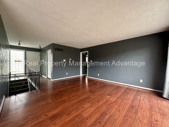 Building Photo - Beautiful Mid-Century 3 Bedroom Steps from...