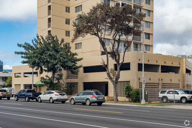 Building Photo - Kapiolani Royale