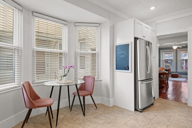 Building Photo - 537 N Mary St